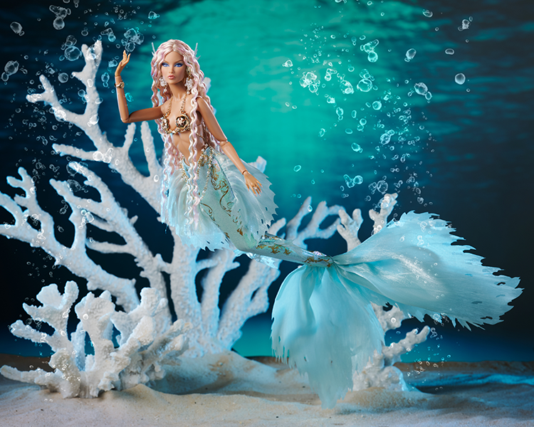The 5th W Club doll is Sirène Violaine Perrin: a mermaid